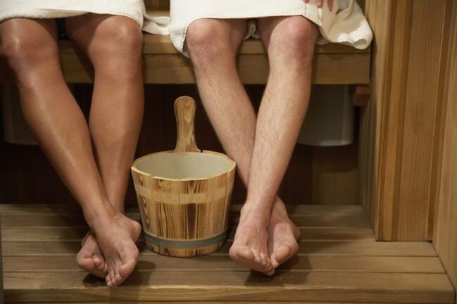 În baie este ușor să te infectezi cu ciuperca unghiilor de la picioare
